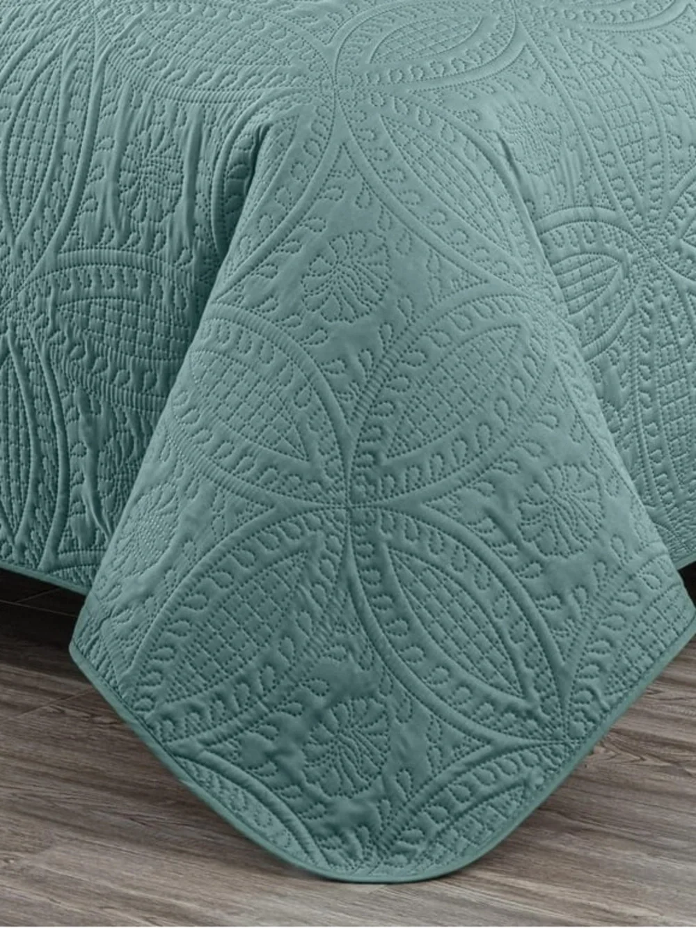 Quilted oversized queen 3 piece bedspread blue